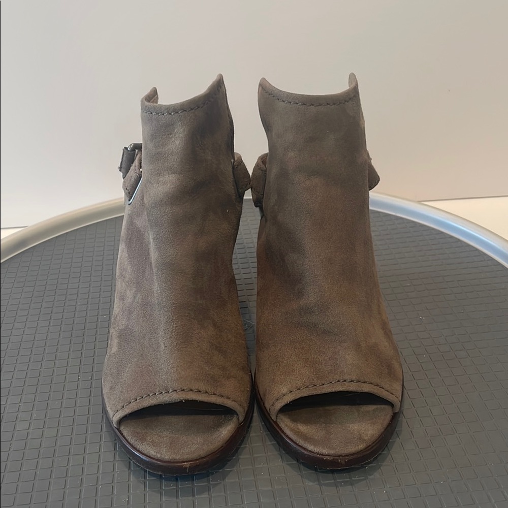 Tan Ankle Boots with Peep-Toe and Chunky Heel